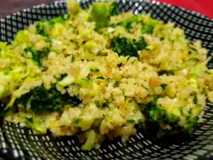 Quinoa mit Brokkoli und Zucchini