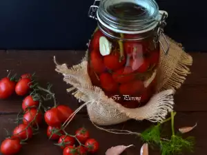 Pickled Red Tomatoes with Dill and Garlic