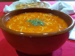 Tomatensuppe mit Suppennudeln