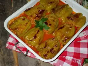 Постни пълнени чушки с ориз и праз