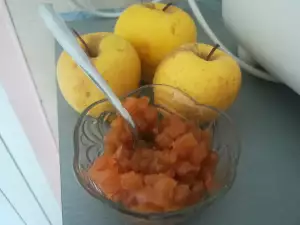 Confitura de manzanas en la maquina panificadora