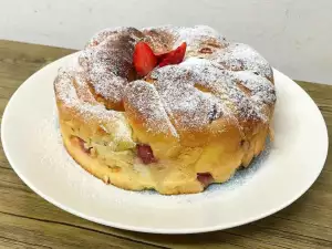 Fluffy Easter Bread with Strawberries