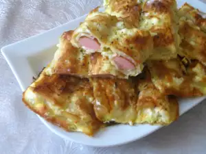 Сосиски с яйцом и брынзой