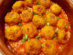 Albóndigas en riquísima salsa española