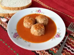 Вкусни кюфтета с доматен сос