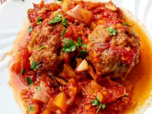 Albóndigas de carne con salsa de verduras