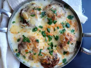 Albóndigas de carne en salsa bechamel