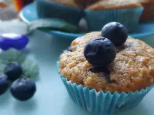 Amerikanische Muffins mit Heidelbeeren und frischer Milch