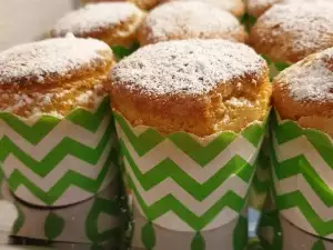 Spanische traditionelle Cupcakes Magdalenas