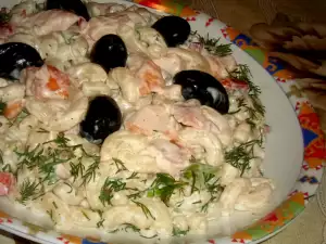 Салат с макаронами, курицей и майонезом