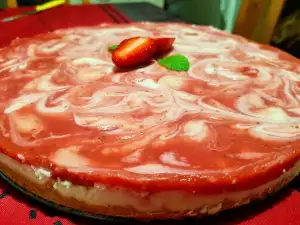 Cheesecake marmorat cu limetă și căpșuni