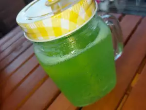 Homemade Mint and Lemon Lemonade