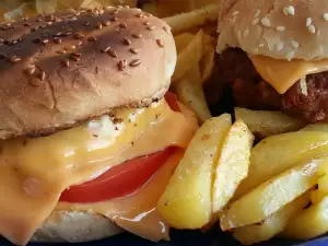 Hamburguesa mexicana con frijoles