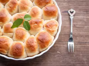 Homemade Buns with Breadcrumbs