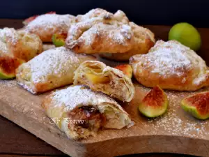 Mini strudels met verse vijgen, amandelen en appels