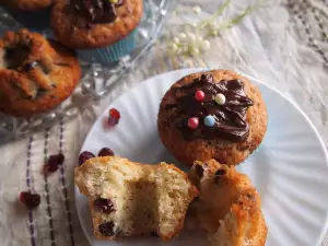 Кексчета със сушени боровинки и шоколад