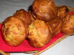 Herzhafte Muffins mit Ei und Speck