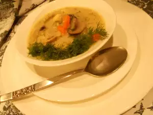 Sopa de verduras con champiñones