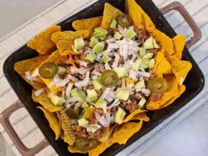 Nachos cu carne de vită și avocado