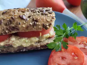 Vollkornsandwiches mit Avocado