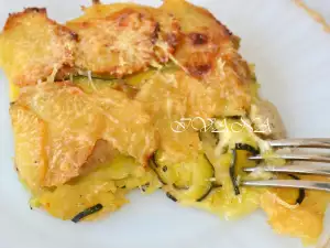 Gratin with Potatoes, Zucchini and Sausages