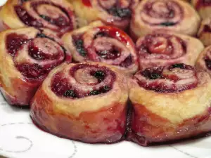 Süße Blätterteigschnecken mit Heidelbeeren