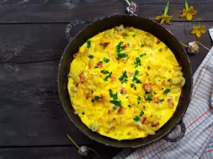 Омлет с макарони, шунка и чушки