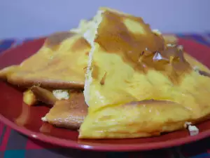 Omelette mit Eier und Weißkäse im Ofen