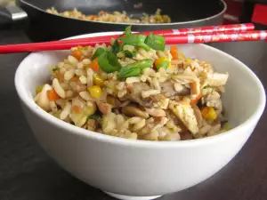 Chinesischer Reis mit Hähnchenfleisch