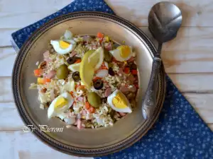 Ensalada de arroz con atún y verduras