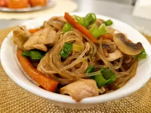 Rice Noodles with Chicken and Mushrooms