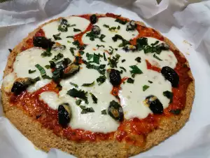 Gezonde pizza met een korst van haverzemelen