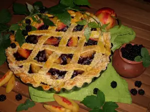 Pie with Blackberries and Nectarines