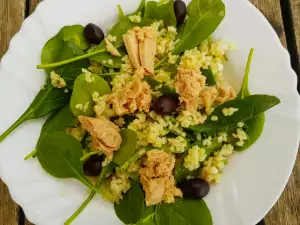 Ensalada de bulgur con espinacas y bonito