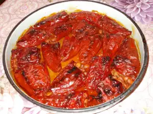 Stuffed Peppers with Beans, Leeks and Raisins