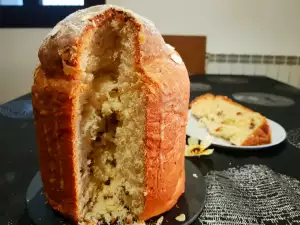 Panettone cu curmale și migdale