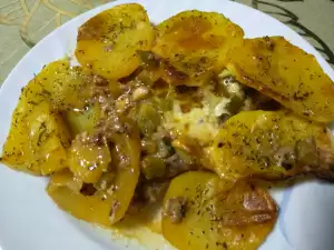 Свиные отбивные с плавленым сыром и картофелем