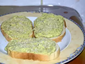 Avocado Pate with Almonds