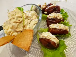 Paté rápido de dátiles y queso azul