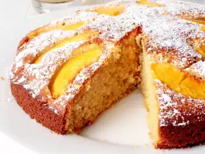 Kuchen mit Pfirsichkompott