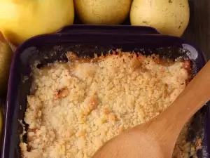 Crumble con peras, miel y nueces