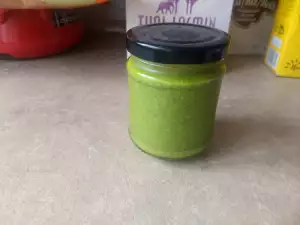 Pesto van kikkererwten en spinazie