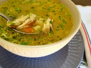 Diät-Hühnersuppe mit Hähnchenbrust