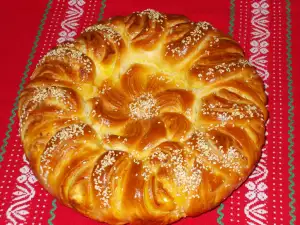 Bloemenbrood met kurkuma en witte kaas