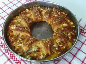 Pizza Wreath with Cheese, Feta Cheese, Sausages and Chutney