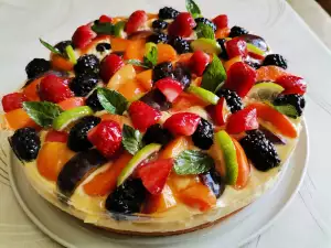 Fruchtcremetorte mit viel Obst