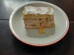 Voćna torta sa malinama i ananasom