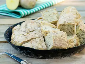 Potato Bread with Cinnamon and Walnuts