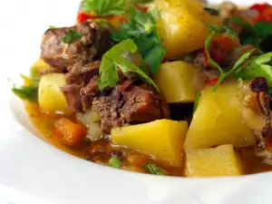 Pork with Vegetables in a Clay Pot