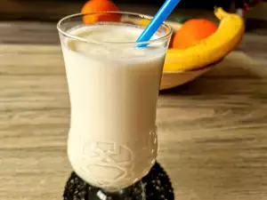 Proteinshake aus Banane und Quark mit Eiweiß